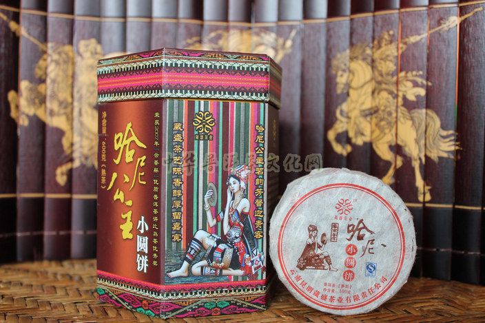 08年哈尼小圆饼（熟） 100g/片 6片/盒  编号：VS003